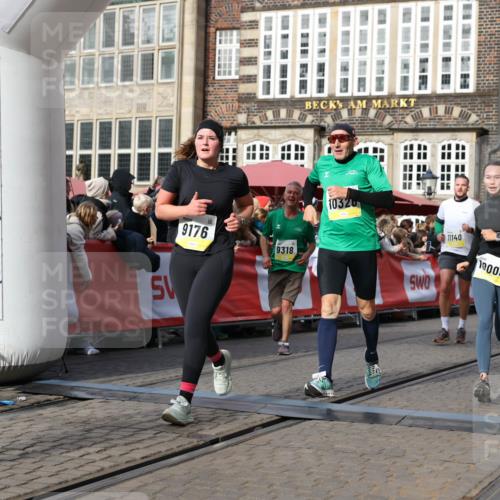 05.10.2025 - 20. swb-Marathon Bremen Yannick Fuchs http://msf.ph/oto/9255873 05.10.2025 10:55:19 Ziel 9176, 9318, 10003, 10014, 10034, 10180, 10307, 10326, 10920, 11140, 11317 meine-sportfotos.de