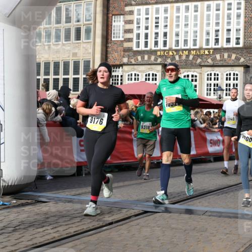 05.10.2025 - 20. swb-Marathon Bremen Yannick Fuchs http://msf.ph/oto/9255883 05.10.2025 10:55:19 Ziel 9176, 9318, 10003, 10014, 10034, 10180, 10307, 10326, 10920, 11140, 11317 meine-sportfotos.de