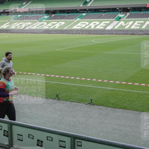 05.10.2025 - 20. swb-Marathon Bremen Michael Burmester http://msf.ph/oto/9255887 05.10.2025 10:43:41 Laufen im Stadion 9011, 9273, 9380, 9386, 9470, 9493, 9526, 9561, 9675, 9724, 9731, 9732, 9784, 9819, 9822, 9823, 9848, 9861, 9867, 9895, 9911, 9912, 9984, 10036, 10040, 10146, 10183, 10280, 10288, 10315, 10316, 10320, 10399, 10433, 10435, 10448, 10491, 10512, 10515, 10540, 10552, 10574, 10596, 10705, 10707, 10831, 10839, 10849, 10962, 10969, 11027, 11083, 11088, 11113, 11135, 11157, 11161, 11191, 11204, 11215, 11240, 11242, 11285, 11331, 11345, 11388, 11404, 11536, 11539, 11548 meine-sportfotos.de