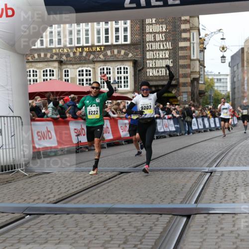 05.10.2025 - 20. swb-Marathon Bremen Yannick Fuchs http://msf.ph/oto/9255892 05.10.2025 10:46:40 Ziel 9009, 9207, 11167 meine-sportfotos.de