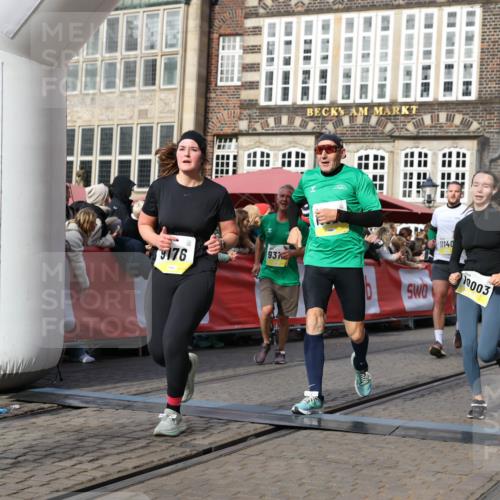 05.10.2025 - 20. swb-Marathon Bremen Yannick Fuchs http://msf.ph/oto/9255893 05.10.2025 10:55:19 Ziel 9176, 9318, 10003, 10014, 10034, 10180, 10307, 10326, 10920, 11140, 11317 meine-sportfotos.de