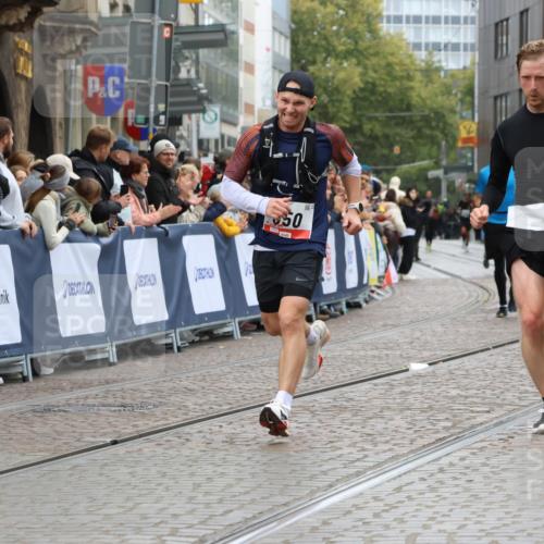 05.10.2025 - 20. swb-Marathon Bremen Strokosch-Dieckow http://msf.ph/oto/9255895 05.10.2025 12:53:55 Ziel 121, 482, 850, 870, 1640 meine-sportfotos.de