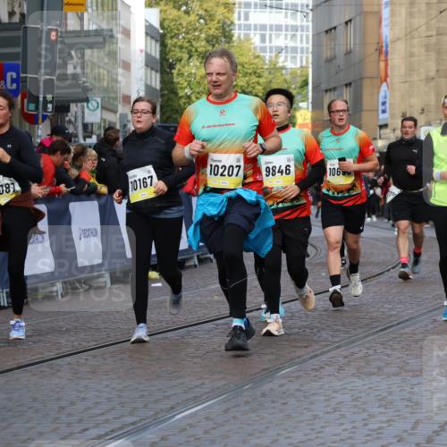 05.10.2025 - 20. swb-Marathon Bremen Strokosch-Dieckow http://msf.ph/oto/9255898 05.10.2025 11:02:50 Ziel 9331, 9644, 9846, 10129, 10167, 10207, 10656, 10734, 10803, 10804, 10940, 11087, 11193, 11312, 11504, 11576, 11667, 11668, 11735 meine-sportfotos.de