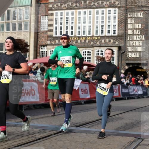05.10.2025 - 20. swb-Marathon Bremen Yannick Fuchs http://msf.ph/oto/9255902 05.10.2025 10:55:19 Ziel 9176, 9318, 10003, 10014, 10034, 10180, 10307, 10326, 10920, 11140, 11317 meine-sportfotos.de