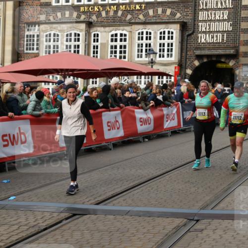05.10.2025 - 20. swb-Marathon Bremen Yannick Fuchs http://msf.ph/oto/9255907 05.10.2025 11:15:37 Ziel 8844, 9767, 9959, 10976, 11112, 11113 meine-sportfotos.de