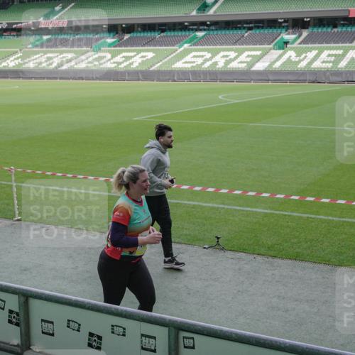 05.10.2025 - 20. swb-Marathon Bremen Michael Burmester http://msf.ph/oto/9255913 05.10.2025 10:43:42 Laufen im Stadion 9011, 9273, 9373, 9374, 9380, 9386, 9470, 9493, 9526, 9561, 9675, 9724, 9731, 9732, 9784, 9819, 9822, 9823, 9848, 9867, 9895, 9911, 9912, 9984, 10036, 10040, 10146, 10183, 10280, 10288, 10315, 10316, 10320, 10399, 10433, 10435, 10448, 10491, 10512, 10515, 10540, 10552, 10574, 10596, 10705, 10707, 10831, 10839, 10849, 10962, 10969, 11027, 11088, 11113, 11135, 11157, 11161, 11191, 11204, 11215, 11240, 11242, 11285, 11331, 11345, 11388, 11404, 11536, 11539, 11548 meine-sportfotos.de