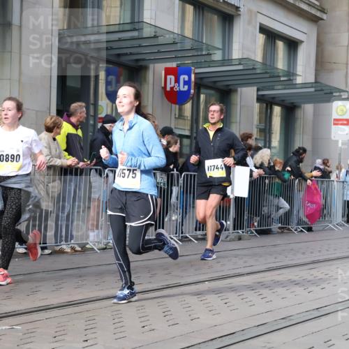 05.10.2025 - 20. swb-Marathon Bremen Strokosch-Dieckow http://msf.ph/oto/9255924 05.10.2025 10:57:31 Ziel 9221, 9309, 9372, 9568, 9585, 9719, 9872, 9943, 9979, 10219, 10225, 10250, 10329, 10341, 10555, 10577, 10651, 10703, 10793, 10834, 10890, 10975, 11023, 11116, 11301, 11457, 11469, 11520, 11521, 11564, 11575, 11601, 11663, 11731, 11744, 9221, 9309, 9372, 9568, 9585, 9719, 9872, 9943, 9979, 10219, 10225, 10250, 10329, 10341, 10555, 10577, 10651, 10703, 10793, 10834, 10890, 10975, 11023, 11601, 11663 meine-sportfotos.de