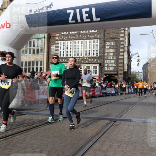 05.10.2025 - 20. swb-Marathon Bremen Yannick Fuchs http://msf.ph/oto/9255929 05.10.2025 10:55:20 Ziel 9176, 9318, 10003, 10034, 10180, 10307, 10326, 10920, 11140, 11317 meine-sportfotos.de