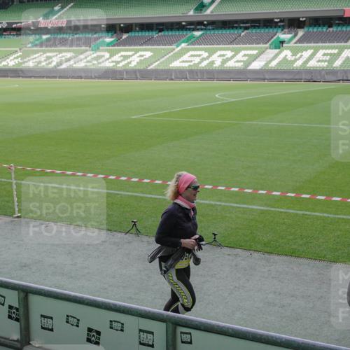 05.10.2025 - 20. swb-Marathon Bremen Michael Burmester http://msf.ph/oto/9255931 05.10.2025 10:43:43 Laufen im Stadion 9011, 9273, 9373, 9374, 9380, 9386, 9470, 9493, 9526, 9561, 9675, 9724, 9731, 9732, 9784, 9819, 9822, 9823, 9848, 9867, 9895, 9911, 9912, 9984, 10036, 10040, 10146, 10183, 10280, 10288, 10315, 10316, 10320, 10399, 10433, 10435, 10448, 10491, 10512, 10515, 10540, 10552, 10574, 10596, 10705, 10707, 10831, 10839, 10849, 10962, 10969, 11027, 11088, 11113, 11135, 11157, 11161, 11191, 11204, 11240, 11242, 11285, 11331, 11345, 11388, 11404, 11536, 11539, 11548 meine-sportfotos.de