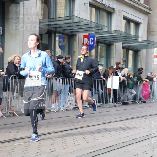 05.10.2025 - 20. swb-Marathon Bremen Strokosch-Dieckow http://msf.ph/oto/9255936 05.10.2025 10:57:31 Ziel 9221, 9309, 9372, 9568, 9585, 9719, 9872, 9943, 9979, 10219, 10225, 10250, 10329, 10341, 10555, 10577, 10651, 10703, 10793, 10834, 10890, 10975, 11023, 11116, 11301, 11457, 11469, 11520, 11521, 11564, 11575, 11601, 11663, 11731, 11744, 9221, 9309, 9372, 9568, 9585, 9719, 9872, 9943, 9979, 10219, 10225, 10250, 10329, 10341, 10555, 10577, 10651, 10703, 10793, 10834, 10890, 10975, 11023, 11601, 11663 meine-sportfotos.de