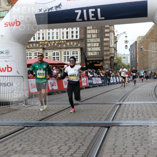 05.10.2025 - 20. swb-Marathon Bremen Yannick Fuchs http://msf.ph/oto/9255951 05.10.2025 10:46:40 Ziel 9009, 9207, 11167 meine-sportfotos.de