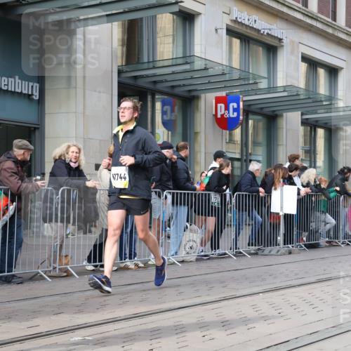 05.10.2025 - 20. swb-Marathon Bremen Strokosch-Dieckow http://msf.ph/oto/9255961 05.10.2025 10:57:32 Ziel 9221, 9372, 9568, 9585, 9719, 9872, 9943, 9979, 10219, 10225, 10250, 10329, 10341, 10555, 10577, 10651, 10703, 10793, 10834, 10890, 10975, 11023, 11116, 11301, 11457, 11469, 11520, 11521, 11564, 11575, 11601, 11663, 11731, 11744, 9221, 9372, 9568, 9585, 9719, 9872, 9943, 9979, 10219, 10225, 10250, 10329, 10341, 10555, 10577, 10651, 10703, 10793, 10834, 10890, 10975, 11023, 11601, 11663 meine-sportfotos.de