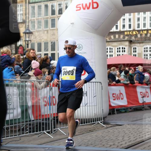 05.10.2025 - 20. swb-Marathon Bremen Yannick Fuchs http://msf.ph/oto/9255969 05.10.2025 10:46:42 Ziel 9009, 9207, 10268, 11167, 11268 meine-sportfotos.de