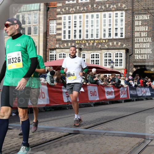 05.10.2025 - 20. swb-Marathon Bremen Yannick Fuchs http://msf.ph/oto/9255970 05.10.2025 10:55:21 Ziel 9176, 9318, 9881, 10003, 10034, 10180, 10307, 10326, 11042, 11140, 11317 meine-sportfotos.de