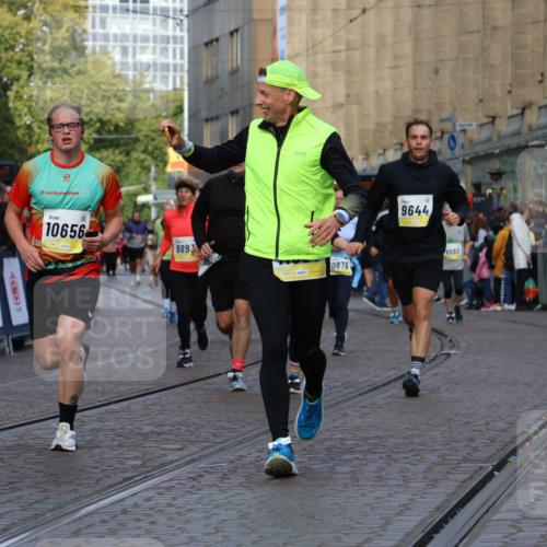 05.10.2025 - 20. swb-Marathon Bremen Strokosch-Dieckow http://msf.ph/oto/9255974 05.10.2025 11:02:52 Ziel 9644, 9846, 10167, 10207, 10656, 10734, 10876, 10940, 11087, 11193, 11312, 11504, 11576, 11667, 11668, 11735 meine-sportfotos.de