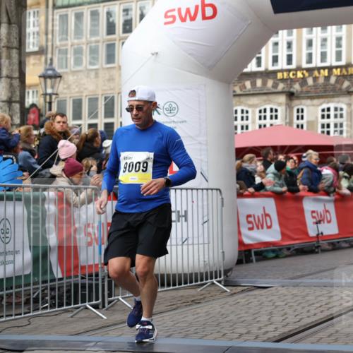 05.10.2025 - 20. swb-Marathon Bremen Yannick Fuchs http://msf.ph/oto/9255980 05.10.2025 10:46:42 Ziel 9009, 9207, 10268, 11167, 11268 meine-sportfotos.de
