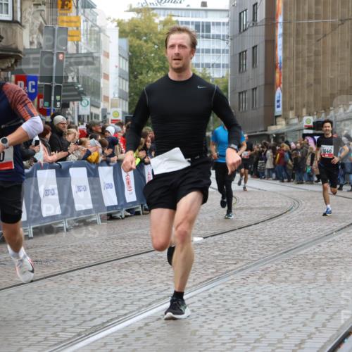 05.10.2025 - 20. swb-Marathon Bremen Strokosch-Dieckow http://msf.ph/oto/9255982 05.10.2025 12:53:56 Ziel 121, 482, 850, 870, 1640 meine-sportfotos.de