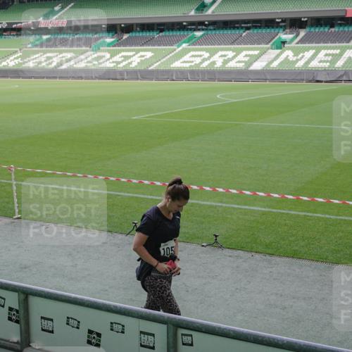 05.10.2025 - 20. swb-Marathon Bremen Michael Burmester http://msf.ph/oto/9255983 05.10.2025 10:43:46 Laufen im Stadion 9011, 9273, 9373, 9374, 9380, 9386, 9470, 9493, 9561, 9724, 9731, 9732, 9784, 9819, 9848, 9867, 9895, 9911, 9984, 10036, 10040, 10183, 10280, 10288, 10315, 10316, 10320, 10399, 10433, 10435, 10440, 10441, 10442, 10448, 10491, 10512, 10515, 10540, 10552, 10574, 10596, 10705, 10707, 10831, 10839, 10849, 10962, 10969, 11027, 11088, 11113, 11135, 11157, 11161, 11191, 11204, 11242, 11285, 11331, 11345, 11388, 11404, 11536, 11539, 11548, 9526, 9675, 9784 meine-sportfotos.de