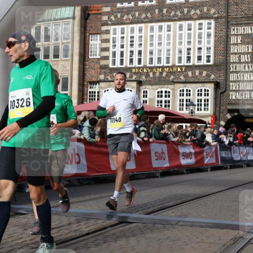 05.10.2025 - 20. swb-Marathon Bremen Yannick Fuchs http://msf.ph/oto/9255989 05.10.2025 10:55:21 Ziel 9176, 9318, 9881, 10003, 10034, 10180, 10307, 10326, 11042, 11140, 11317 meine-sportfotos.de