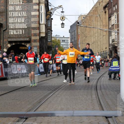 05.10.2025 - 20. swb-Marathon Bremen Yannick Fuchs http://msf.ph/oto/9256000 05.10.2025 10:55:22 Ziel 9176, 9318, 9881, 9933, 10003, 10034, 10116, 10326, 11042, 11140, 11317 meine-sportfotos.de