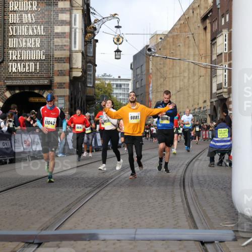 05.10.2025 - 20. swb-Marathon Bremen Yannick Fuchs http://msf.ph/oto/9256037 05.10.2025 10:55:22 Ziel 9176, 9318, 9881, 9933, 10003, 10034, 10116, 10326, 11042, 11140, 11317 meine-sportfotos.de