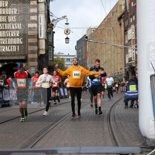 05.10.2025 - 20. swb-Marathon Bremen Yannick Fuchs http://msf.ph/oto/9256052 05.10.2025 10:55:22 Ziel 9176, 9318, 9881, 9933, 10003, 10034, 10116, 10326, 11042, 11140, 11317 meine-sportfotos.de
