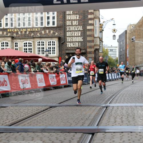 05.10.2025 - 20. swb-Marathon Bremen Yannick Fuchs http://msf.ph/oto/9256070 05.10.2025 10:46:44 Ziel 9009, 9207, 9366, 9961, 10268, 11268 meine-sportfotos.de