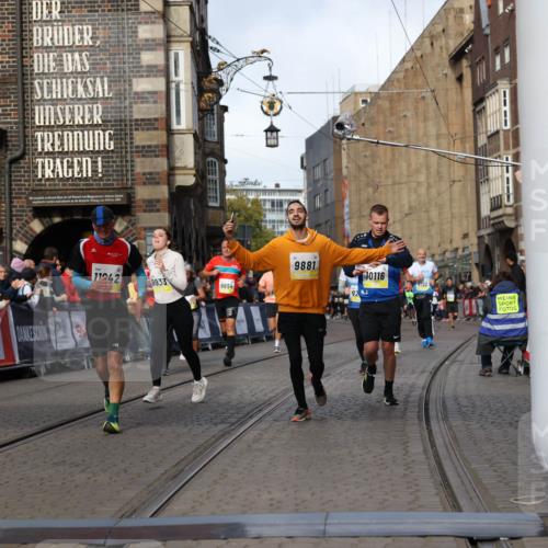 05.10.2025 - 20. swb-Marathon Bremen Yannick Fuchs http://msf.ph/oto/9256092 05.10.2025 10:55:23 Ziel 9176, 9201, 9318, 9881, 9933, 10003, 10034, 10116, 10326, 11042, 11140, 11317 meine-sportfotos.de