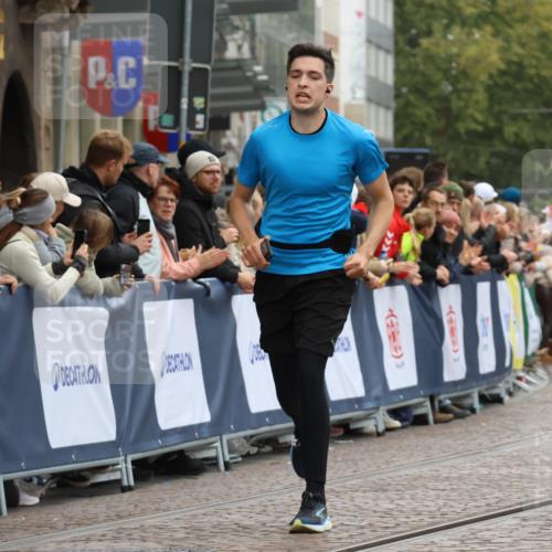 05.10.2025 - 20. swb-Marathon Bremen Strokosch-Dieckow http://msf.ph/oto/9256095 05.10.2025 12:54:00 Ziel 870, 1640 meine-sportfotos.de