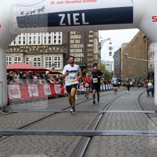 05.10.2025 - 20. swb-Marathon Bremen Yannick Fuchs http://msf.ph/oto/9256116 05.10.2025 10:46:44 Ziel 9009, 9207, 9366, 9961, 10268, 11268 meine-sportfotos.de