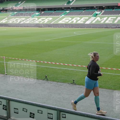 05.10.2025 - 20. swb-Marathon Bremen Michael Burmester http://msf.ph/oto/9256137 05.10.2025 10:43:58 Laufen im Stadion 9011, 9273, 9373, 9374, 9380, 9386, 9453, 9470, 9561, 9724, 9819, 9895, 9911, 9984, 10036, 10040, 10183, 10280, 10288, 10320, 10355, 10364, 10399, 10435, 10440, 10441, 10442, 10448, 10491, 10512, 10515, 10540, 10552, 10574, 10705, 10707, 10831, 10839, 11027, 11088, 11113, 11135, 11191, 11204, 11318, 11331, 11345, 11381, 11388, 11539, 11548, 11560, 9493, 9526, 9675, 9731, 9732, 9784, 9848, 9867, 10315, 10316, 10433, 10962 meine-sportfotos.de