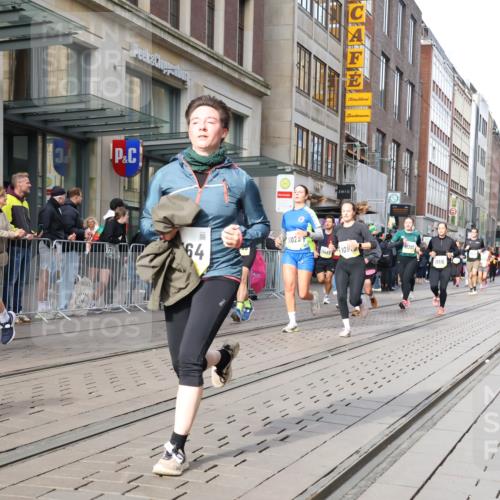 05.10.2025 - 20. swb-Marathon Bremen Strokosch-Dieckow http://msf.ph/oto/9256148 05.10.2025 10:57:38 Ziel 9221, 9568, 9576, 9582, 9634, 9719, 9872, 9979, 10127, 10219, 10341, 10377, 10395, 10398, 10459, 10577, 10620, 10651, 10703, 10793, 10834, 10890, 10975, 11023, 11058, 11116, 11301, 11457, 11469, 11564, 11575, 11601, 11608, 11663, 11731, 11744, 9221, 9568, 9576, 9582, 9634, 9719, 9872, 9979, 10127, 10219, 10341, 10377, 10395, 10398, 10459, 10577, 10620, 10651, 10703, 10793, 10834, 10890, 10975, 11023, 11058, 11601, 11608, 11663 meine-sportfotos.de