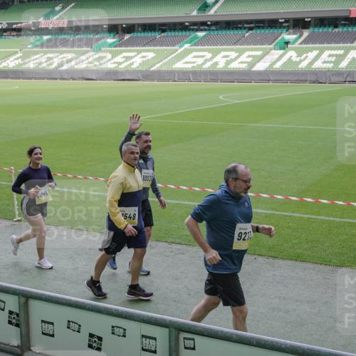 05.10.2025 - 20. swb-Marathon Bremen Michael Burmester http://msf.ph/oto/9256152 05.10.2025 10:44:00 Laufen im Stadion 8844, 9011, 9273, 9373, 9374, 9380, 9386, 9453, 9470, 9561, 9724, 9819, 9895, 9911, 9984, 10036, 10040, 10183, 10280, 10288, 10320, 10355, 10364, 10399, 10435, 10440, 10441, 10442, 10448, 10491, 10512, 10515, 10540, 10552, 10574, 10705, 10707, 10831, 10839, 11027, 11088, 11113, 11135, 11191, 11204, 11252, 11318, 11331, 11345, 11381, 11388, 11539, 11548, 11560, 9493, 9526, 9675, 9731, 9732, 9784, 9848, 9867, 10315, 10316, 10433, 10962 meine-sportfotos.de