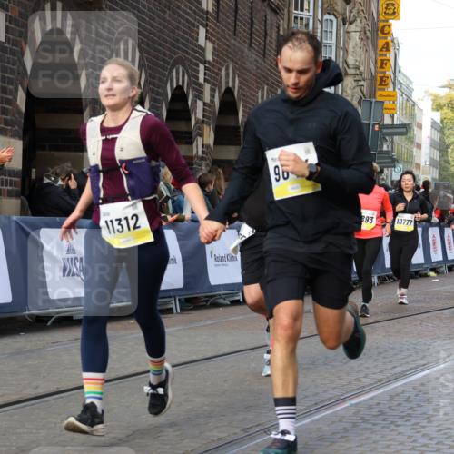 05.10.2025 - 20. swb-Marathon Bremen Strokosch-Dieckow http://msf.ph/oto/9256171 05.10.2025 11:02:57 Ziel 9229, 9644, 9661, 9662, 9846, 9893, 10167, 10656, 10777, 10876, 11312, 11376, 11504, 11667, 11668, 11735 meine-sportfotos.de