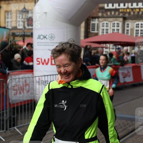 05.10.2025 - 20. swb-Marathon Bremen Yannick Fuchs http://msf.ph/oto/9256175 05.10.2025 11:15:50 Ziel 9567, 11440 meine-sportfotos.de