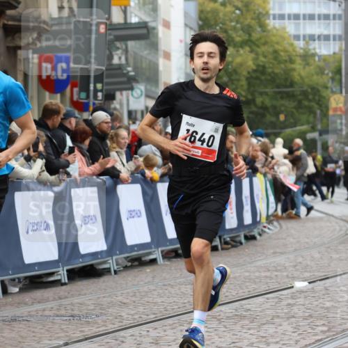 05.10.2025 - 20. swb-Marathon Bremen Strokosch-Dieckow http://msf.ph/oto/9256180 05.10.2025 12:54:01 Ziel 870, 1640 meine-sportfotos.de