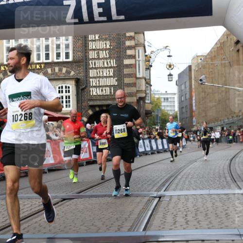 05.10.2025 - 20. swb-Marathon Bremen Yannick Fuchs http://msf.ph/oto/9256183 05.10.2025 10:46:46 Ziel 9009, 9207, 9366, 9961, 10268, 10411, 11268, 11327 meine-sportfotos.de