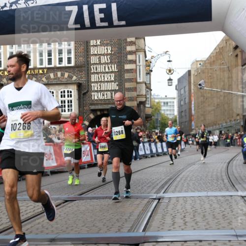 05.10.2025 - 20. swb-Marathon Bremen Yannick Fuchs http://msf.ph/oto/9256196 05.10.2025 10:46:46 Ziel 9009, 9207, 9366, 9961, 10268, 10411, 11268, 11327 meine-sportfotos.de