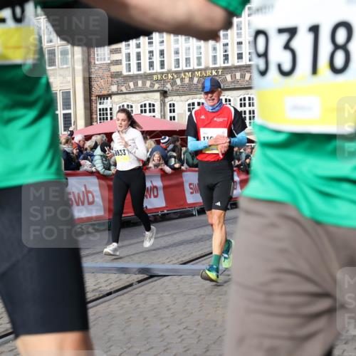 05.10.2025 - 20. swb-Marathon Bremen Yannick Fuchs http://msf.ph/oto/9256217 05.10.2025 10:55:25 Ziel 9176, 9201, 9318, 9350, 9514, 9654, 9881, 9933, 10003, 10116, 10326, 10970, 11042, 11115, 11140, 11702 meine-sportfotos.de