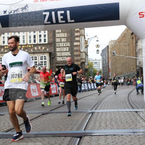 05.10.2025 - 20. swb-Marathon Bremen Yannick Fuchs http://msf.ph/oto/9256218 05.10.2025 10:46:46 Ziel 9009, 9207, 9366, 9961, 10268, 10411, 11268, 11327 meine-sportfotos.de