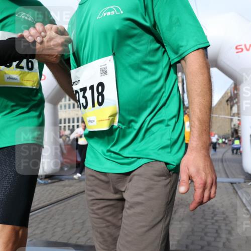 05.10.2025 - 20. swb-Marathon Bremen Yannick Fuchs http://msf.ph/oto/9256247 05.10.2025 10:55:25 Ziel 9176, 9201, 9318, 9350, 9514, 9654, 9881, 9933, 10003, 10116, 10326, 10970, 11042, 11115, 11140, 11702 meine-sportfotos.de