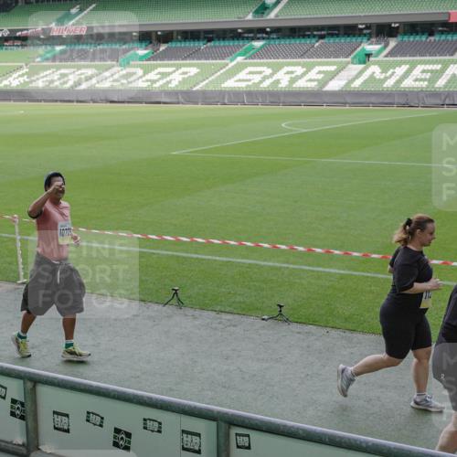 05.10.2025 - 20. swb-Marathon Bremen Michael Burmester http://msf.ph/oto/9256254 05.10.2025 10:44:03 Laufen im Stadion 8844, 9011, 9273, 9373, 9374, 9380, 9386, 9453, 9470, 9561, 9724, 9819, 9895, 9911, 9984, 10036, 10040, 10183, 10280, 10288, 10320, 10355, 10364, 10399, 10435, 10440, 10441, 10442, 10448, 10491, 10512, 10515, 10540, 10552, 10574, 10705, 10707, 10831, 10839, 11027, 11088, 11135, 11191, 11204, 11252, 11318, 11345, 11381, 11388, 11539, 11548, 11560, 9493, 9526, 9675, 9731, 9732, 9784, 9848, 9867, 10315, 10316, 10433, 10962 meine-sportfotos.de