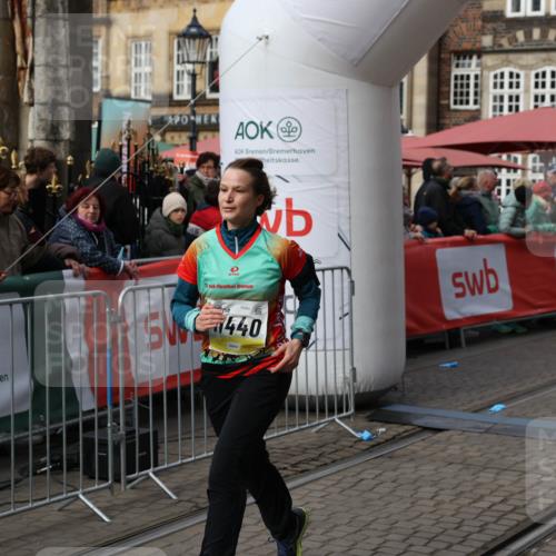 05.10.2025 - 20. swb-Marathon Bremen Yannick Fuchs http://msf.ph/oto/9256278 05.10.2025 11:15:51 Ziel 9567, 11440 meine-sportfotos.de