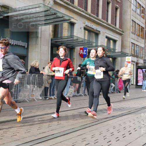 05.10.2025 - 20. swb-Marathon Bremen Strokosch-Dieckow http://msf.ph/oto/9256280 05.10.2025 10:57:42 Ziel 9221, 9330, 9568, 9576, 9582, 9634, 9719, 9872, 9952, 10127, 10219, 10377, 10395, 10398, 10459, 10577, 10620, 10651, 10703, 10793, 10834, 10890, 10975, 11023, 11058, 11116, 11301, 11469, 11562, 11564, 11575, 11601, 11608, 11663, 9221, 9330, 9568, 9576, 9582, 9634, 9719, 9872, 9952, 10127, 10219, 10377, 10395, 10398, 10459, 10577, 10620, 10651, 10703, 10793, 10834, 10890, 10975, 11023, 11058, 11562, 11601, 11608, 11663 meine-sportfotos.de