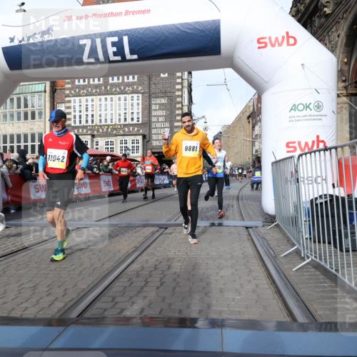 05.10.2025 - 20. swb-Marathon Bremen Yannick Fuchs http://msf.ph/oto/9256285 05.10.2025 10:55:25 Ziel 9176, 9201, 9318, 9350, 9514, 9654, 9881, 9933, 10003, 10116, 10326, 10970, 11042, 11115, 11140, 11702 meine-sportfotos.de