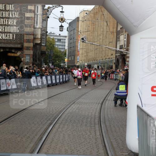 05.10.2025 - 20. swb-Marathon Bremen Yannick Fuchs http://msf.ph/oto/9256290 05.10.2025 11:15:51 Ziel 9567, 11440 meine-sportfotos.de