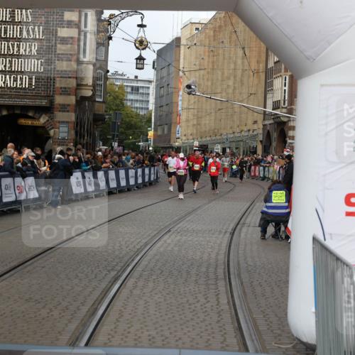 05.10.2025 - 20. swb-Marathon Bremen Yannick Fuchs http://msf.ph/oto/9256303 05.10.2025 11:15:52 Ziel 9567, 11440 meine-sportfotos.de
