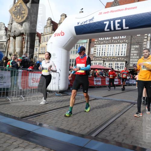05.10.2025 - 20. swb-Marathon Bremen Yannick Fuchs http://msf.ph/oto/9256308 05.10.2025 10:55:26 Ziel 9201, 9318, 9350, 9514, 9654, 9881, 9933, 10003, 10116, 10326, 10970, 11042, 11115, 11140, 11702 meine-sportfotos.de