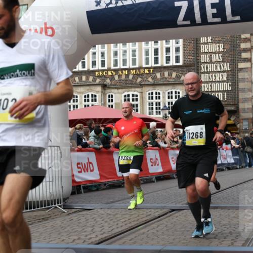 05.10.2025 - 20. swb-Marathon Bremen Yannick Fuchs http://msf.ph/oto/9256310 05.10.2025 10:46:47 Ziel 9009, 9207, 9366, 9961, 10268, 10411, 11268, 11327 meine-sportfotos.de