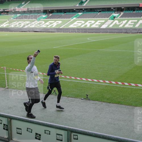 05.10.2025 - 20. swb-Marathon Bremen Michael Burmester http://msf.ph/oto/9256313 05.10.2025 10:44:06 Laufen im Stadion 8844, 9011, 9273, 9373, 9374, 9380, 9386, 9453, 9470, 9561, 9572, 9667, 9724, 9819, 9895, 9911, 9984, 10036, 10040, 10280, 10288, 10320, 10355, 10364, 10435, 10440, 10441, 10442, 10448, 10491, 10512, 10515, 10540, 10552, 10574, 10665, 10705, 10707, 10831, 10839, 11027, 11088, 11135, 11191, 11204, 11252, 11318, 11345, 11381, 11388, 11539, 11548, 11560, 9493, 9731, 9732, 9784, 9848, 9867, 10183, 10315, 10316, 10399, 10433, 10962 meine-sportfotos.de